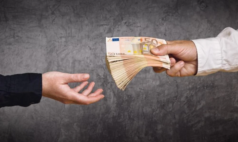 Επτά ημέρες λιγότερες εργασθήκαμε πέρυσι για φόρους και εισφορές σε σύγκριση με το 2022